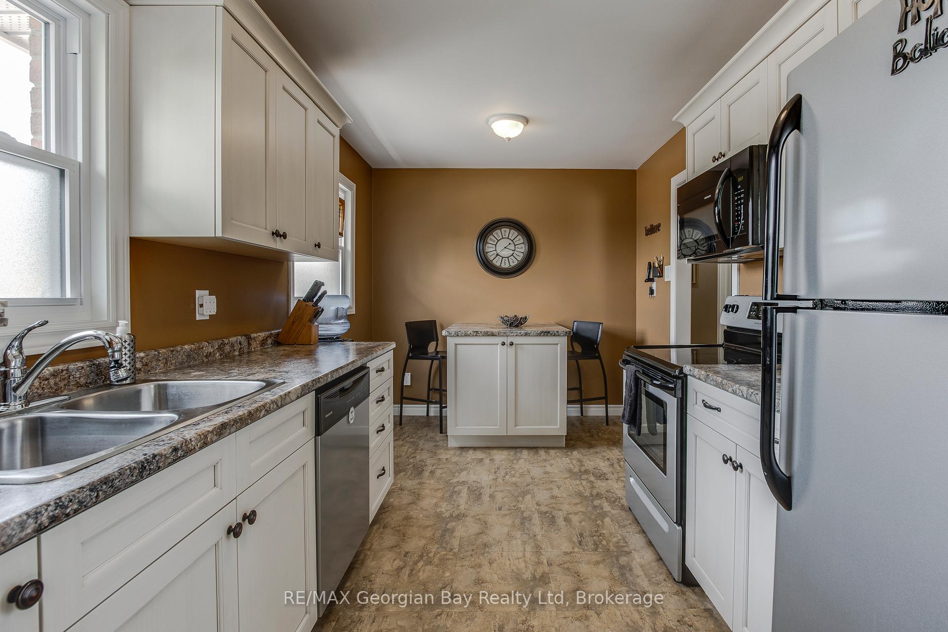 Photo 12 of 103 Woodland Drive, Midland — HOMEH