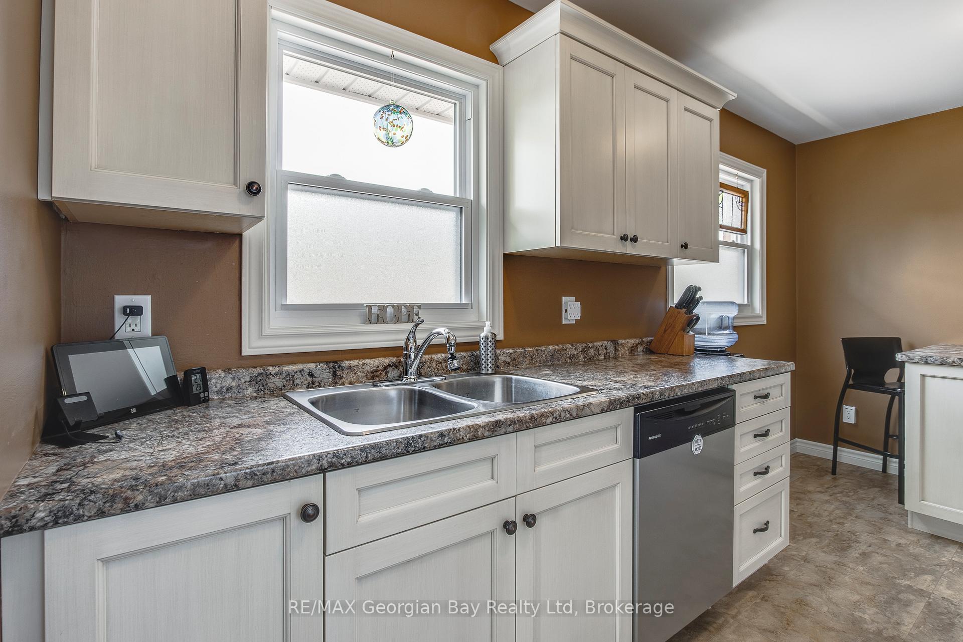 Photo 13 of 103 Woodland Drive, Midland — HOMEH