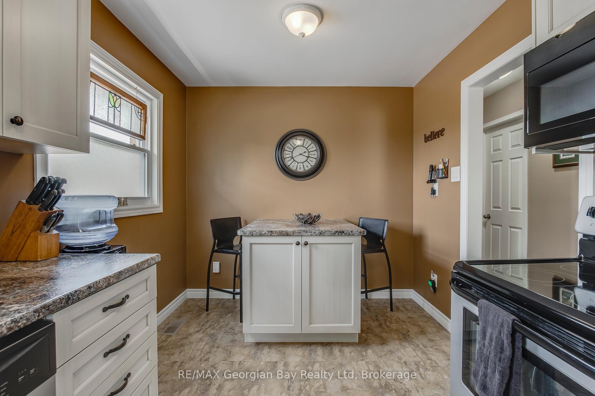 Photo 15 of 103 Woodland Drive, Midland — HOMEH