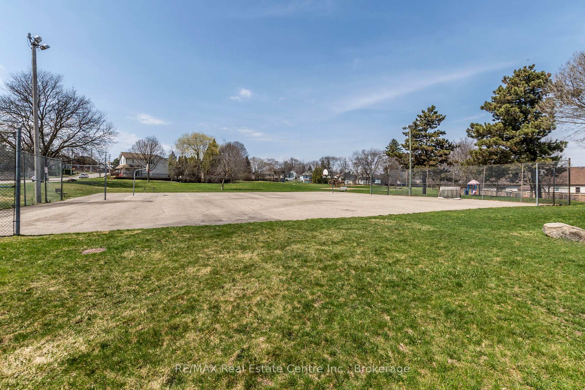 Photo 3 of 778 Guelph Street, Kitchener — HOMEH