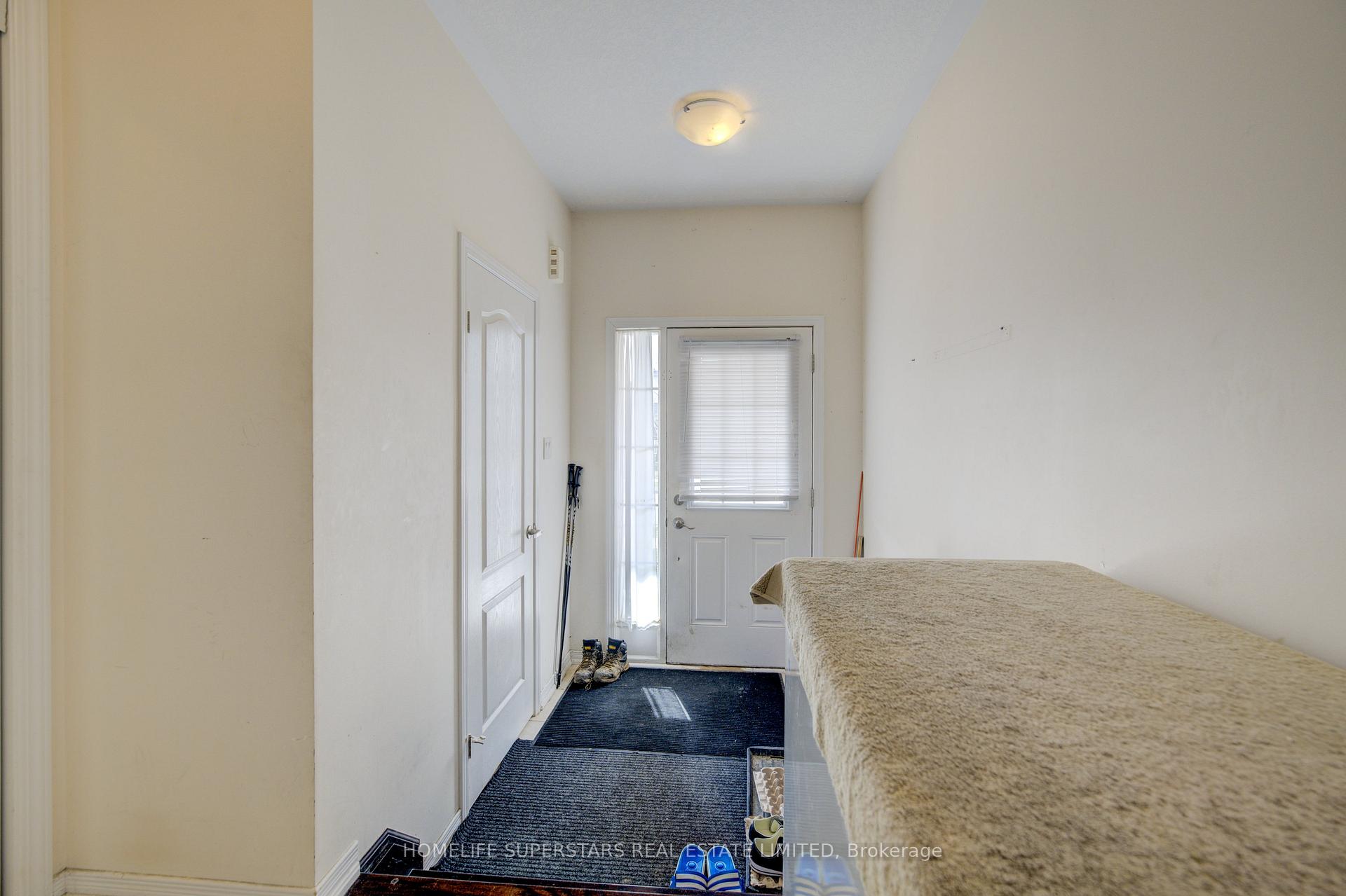 Photo 5 of 256 Apple Hill Crescent, Kitchener, Rosenburg — HOMEH