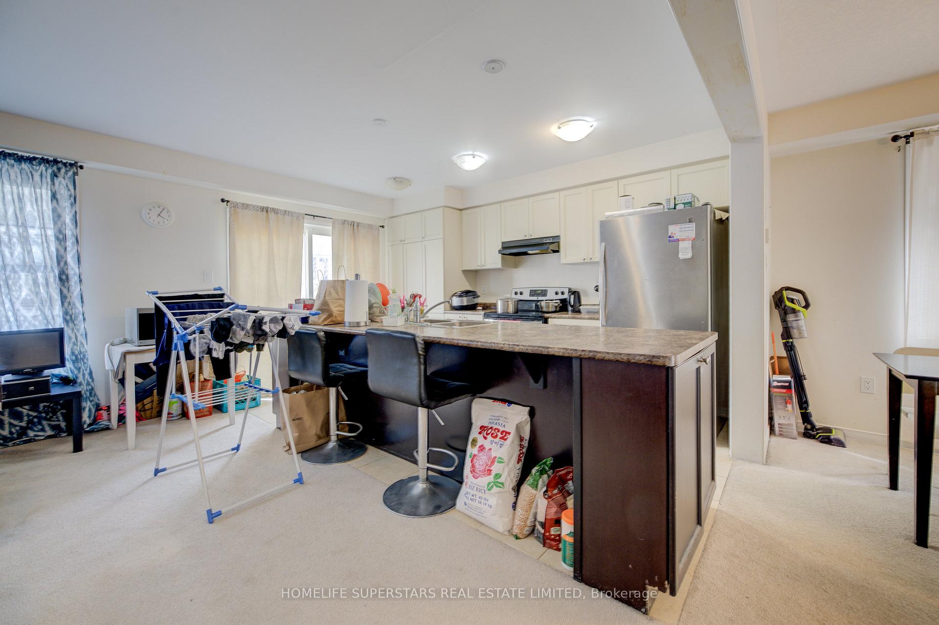 Photo 9 of 256 Apple Hill Crescent, Kitchener, Rosenburg — HOMEH
