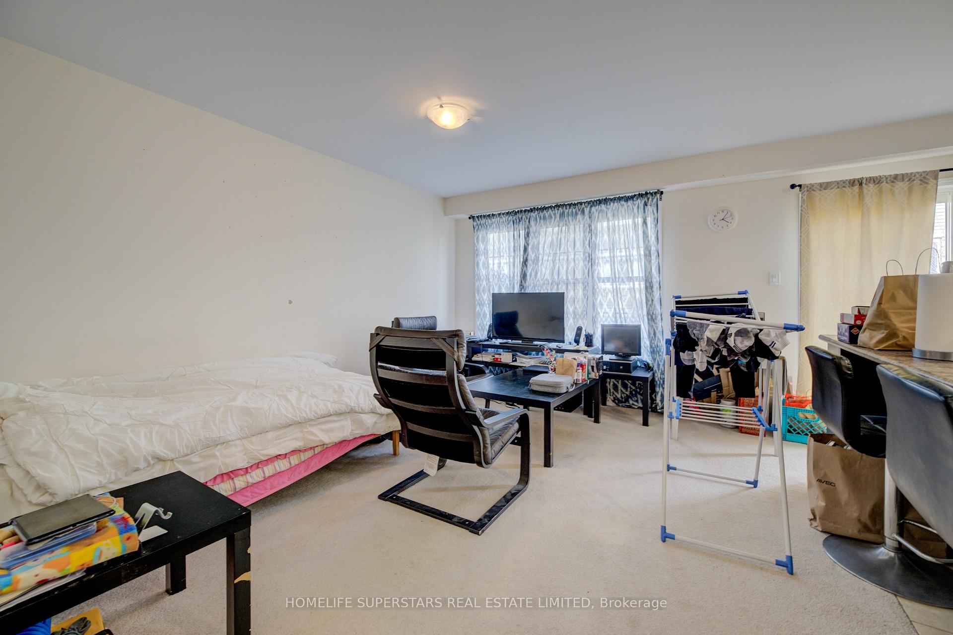 Photo 10 of 256 Apple Hill Crescent, Kitchener, Rosenburg — HOMEH