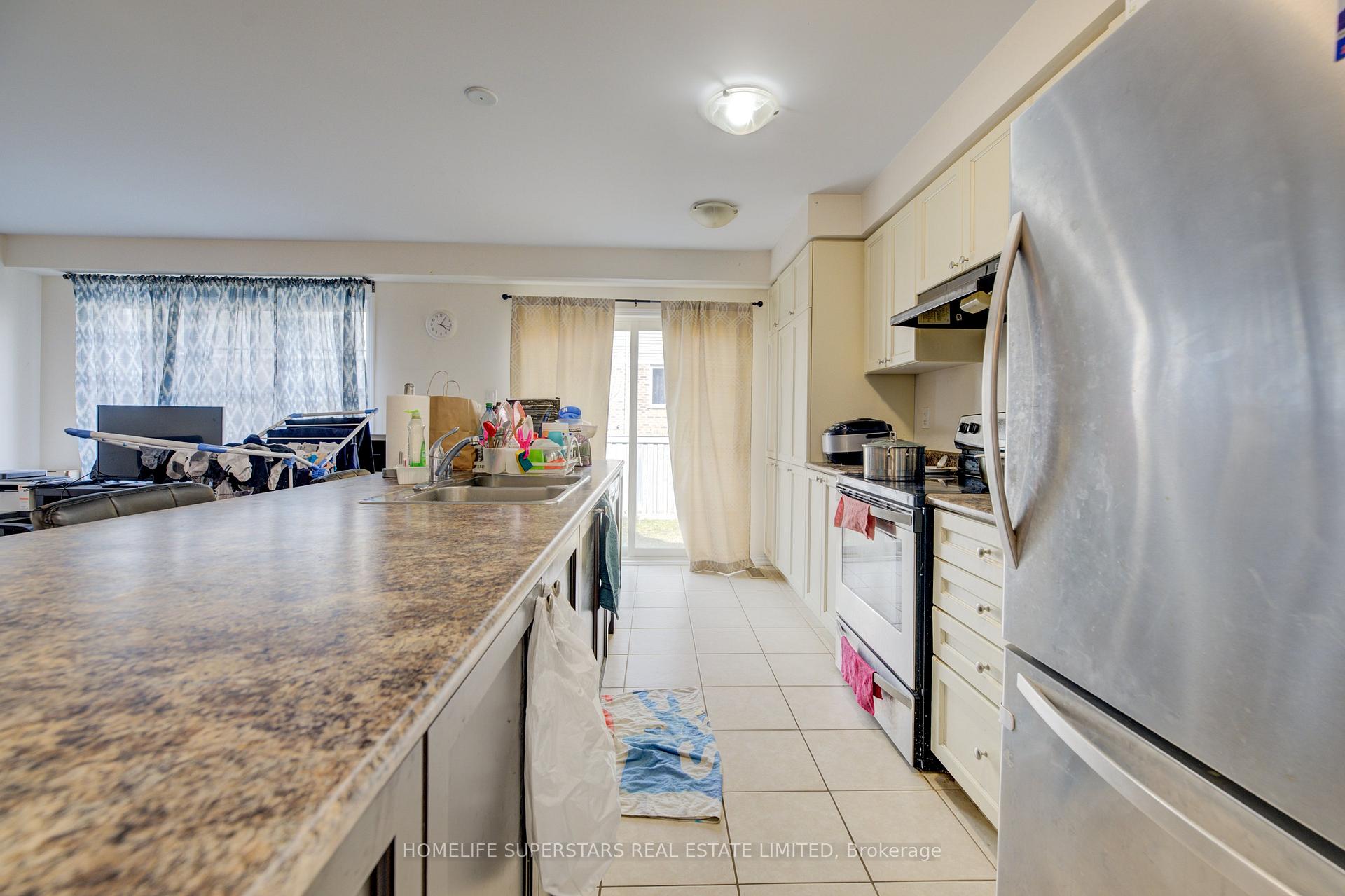 Photo 11 of 256 Apple Hill Crescent, Kitchener, Rosenburg — HOMEH