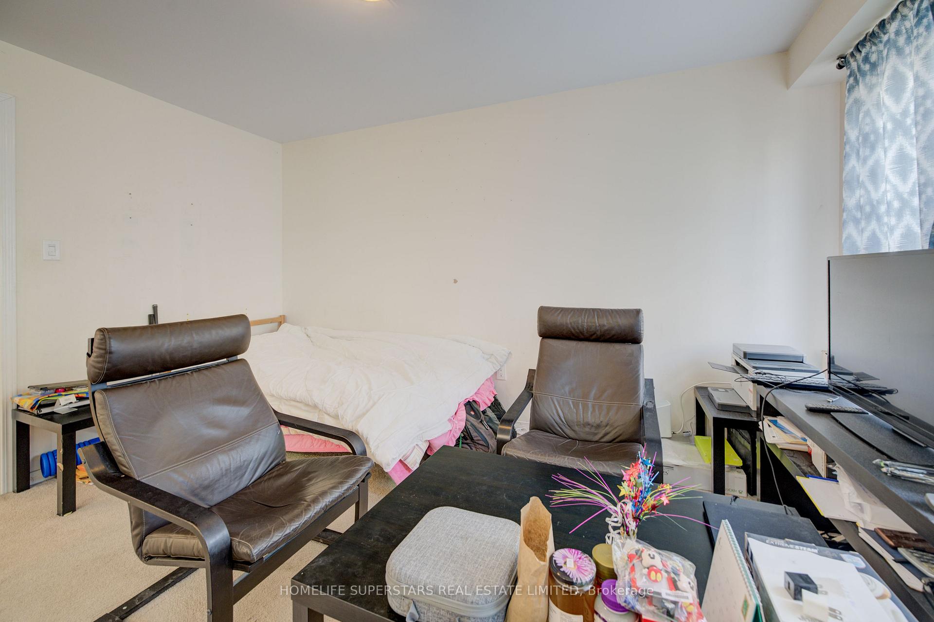 Photo 13 of 256 Apple Hill Crescent, Kitchener, Rosenburg — HOMEH