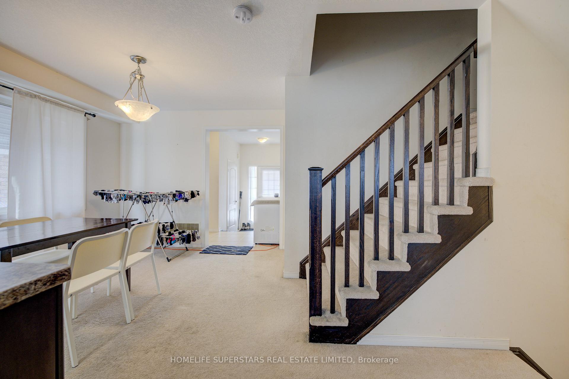 Photo 14 of 256 Apple Hill Crescent, Kitchener, Rosenburg — HOMEH