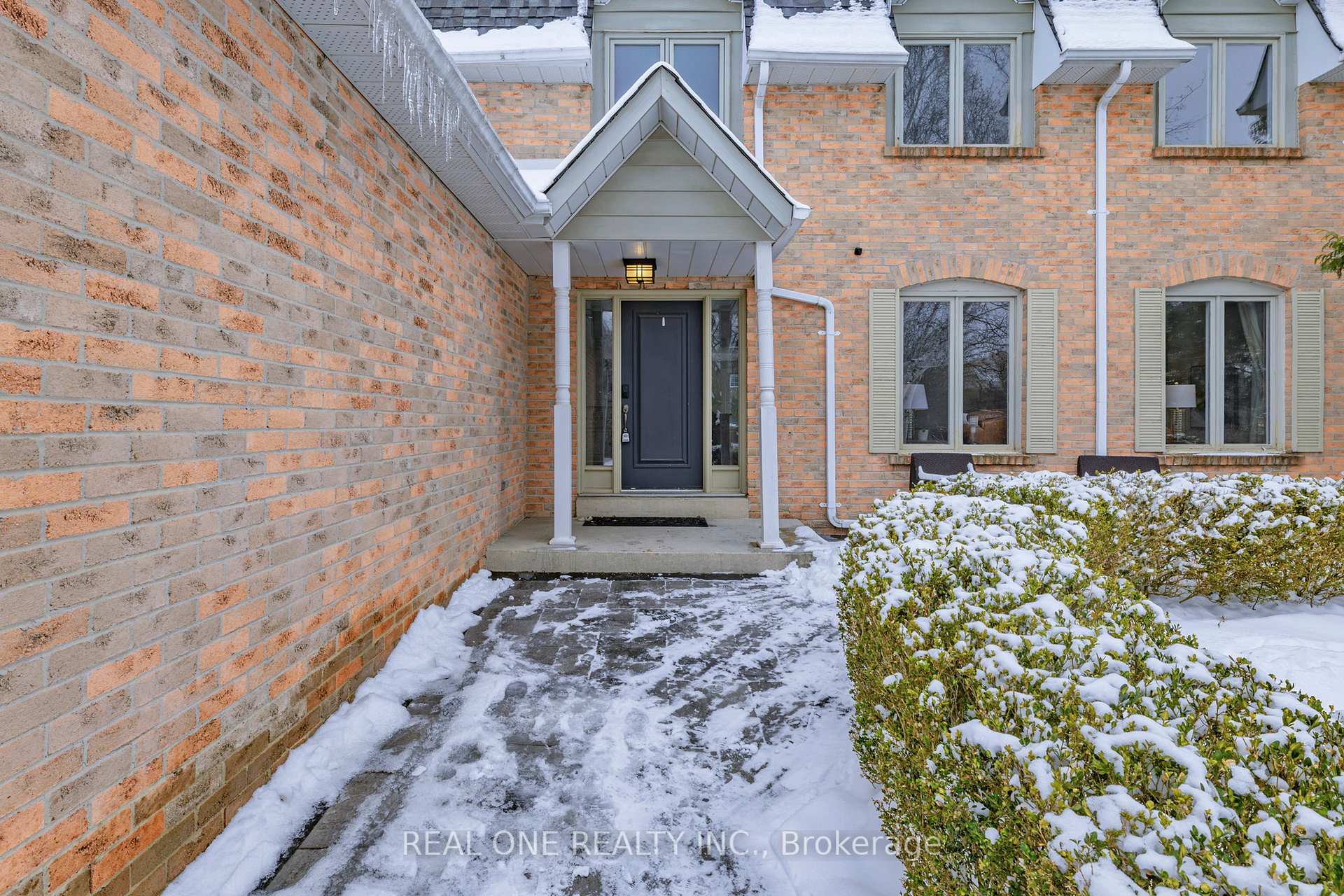Photo 2 of 27 Aitken Circle, Markham, Unionville — HOMEH