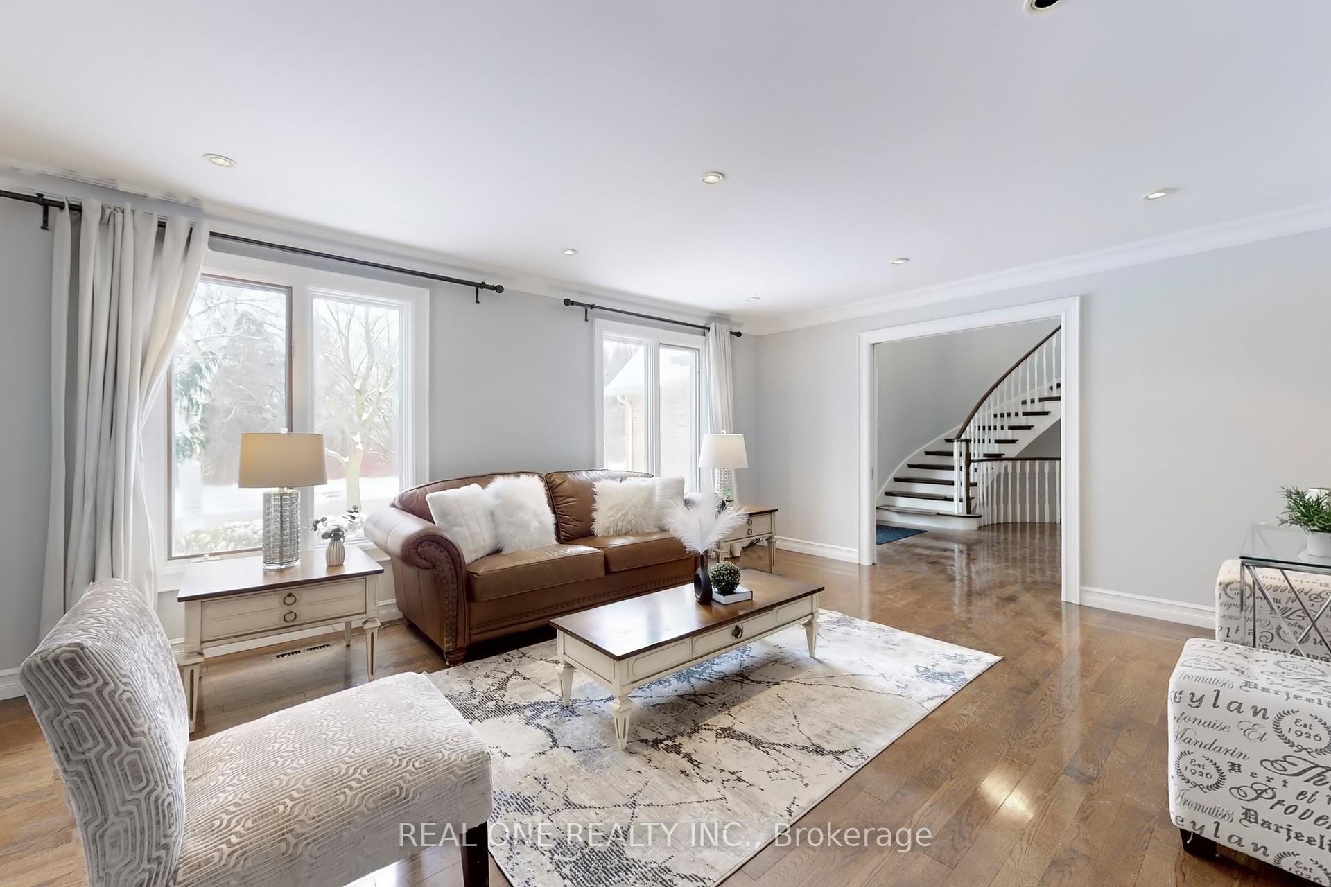 Photo 5 of 27 Aitken Circle, Markham, Unionville — HOMEH