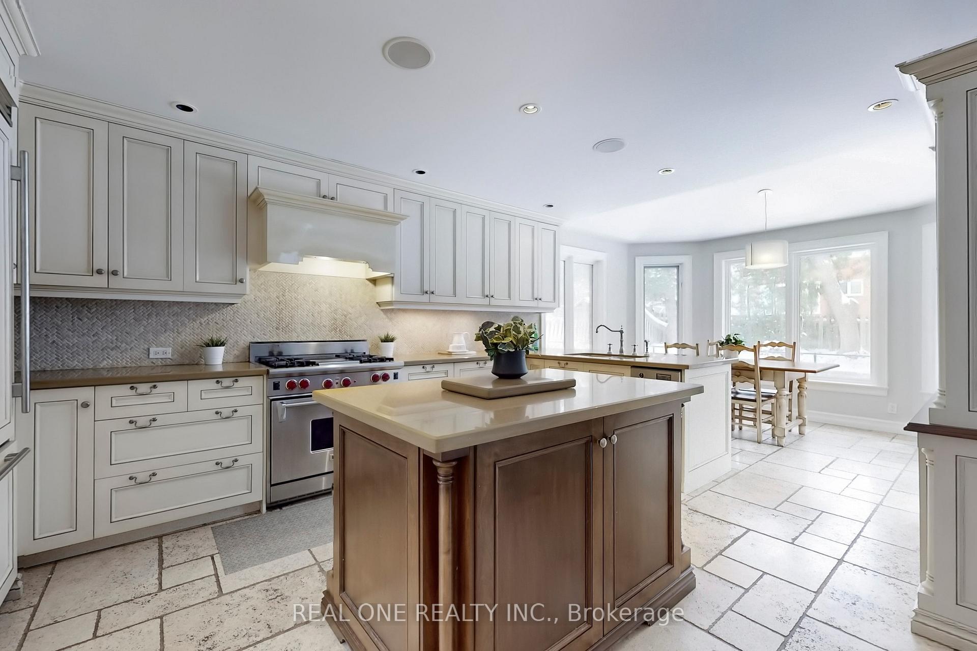 Photo 8 of 27 Aitken Circle, Markham, Unionville — HOMEH
