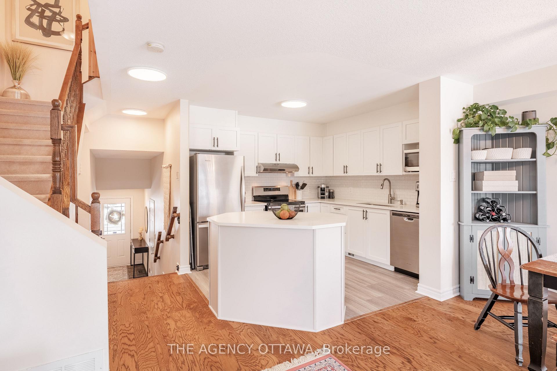 Photo 10 of 260 Catamount Court, Ottawa, Kanata - Emerald Meadows/Trailwest — HOMEH