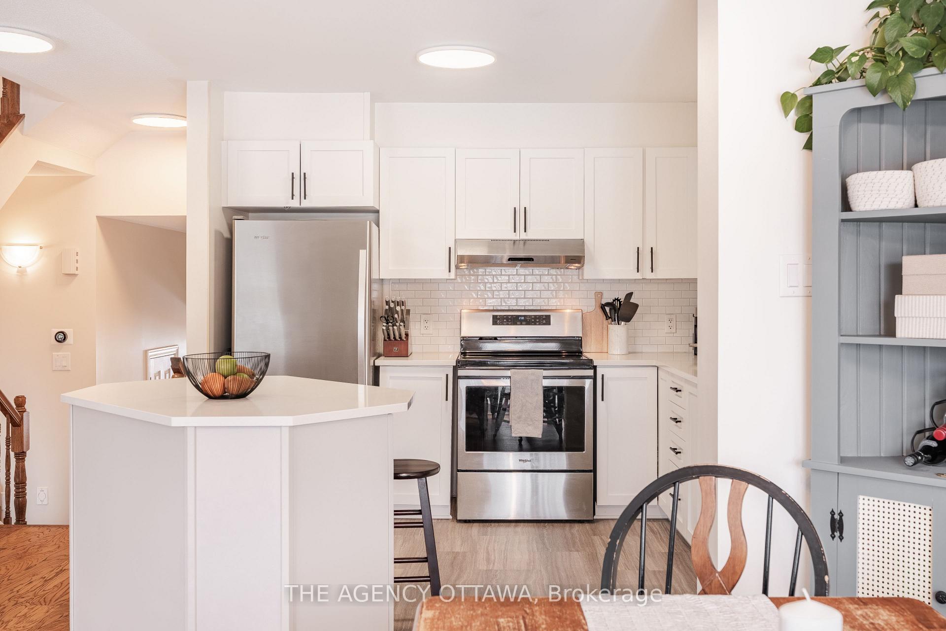Photo 11 of 260 Catamount Court, Ottawa, Kanata - Emerald Meadows/Trailwest — HOMEH