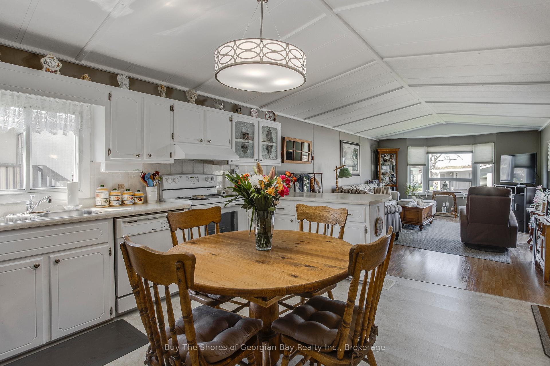 Photo 11 of 37 Northland Road, Midland — HOMEH