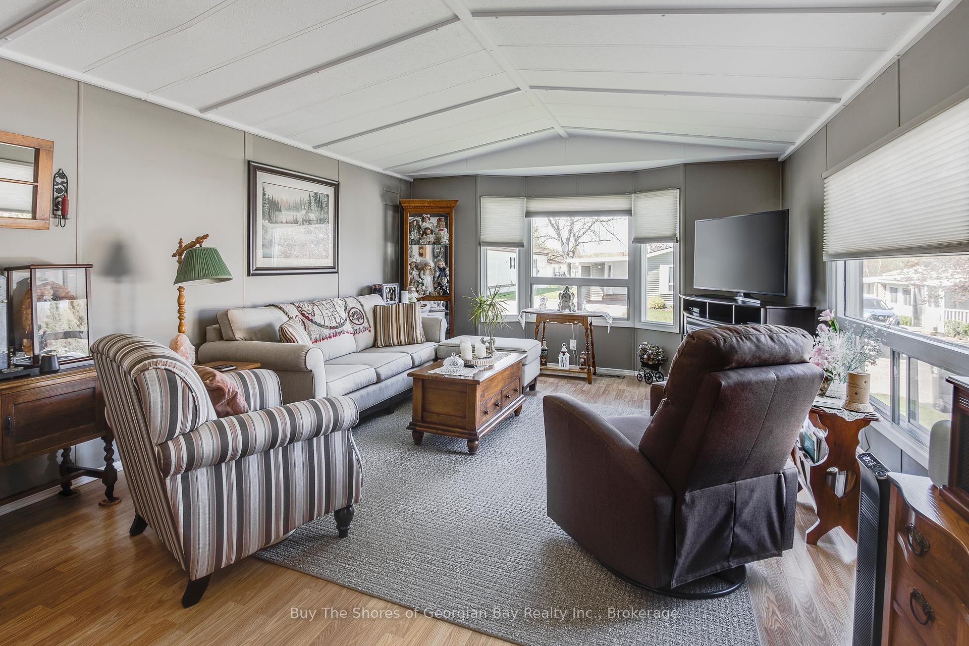 Photo 13 of 37 Northland Road, Midland — HOMEH