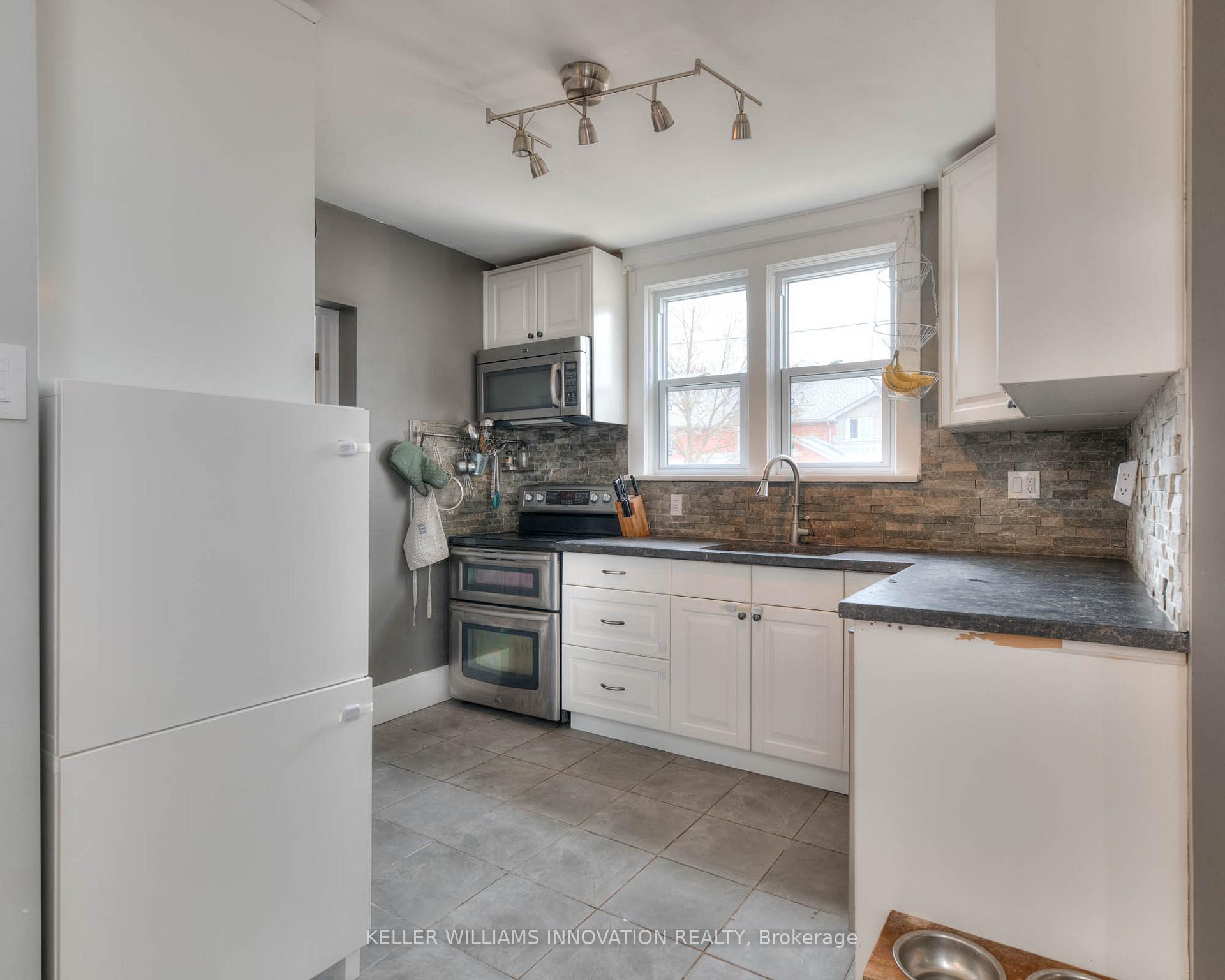 Photo 7 of 131 Cameron Street N, Kitchener — HOMEH