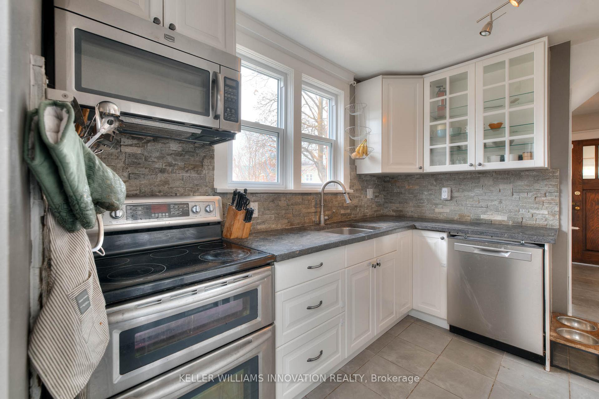 Photo 8 of 131 Cameron Street N, Kitchener — HOMEH