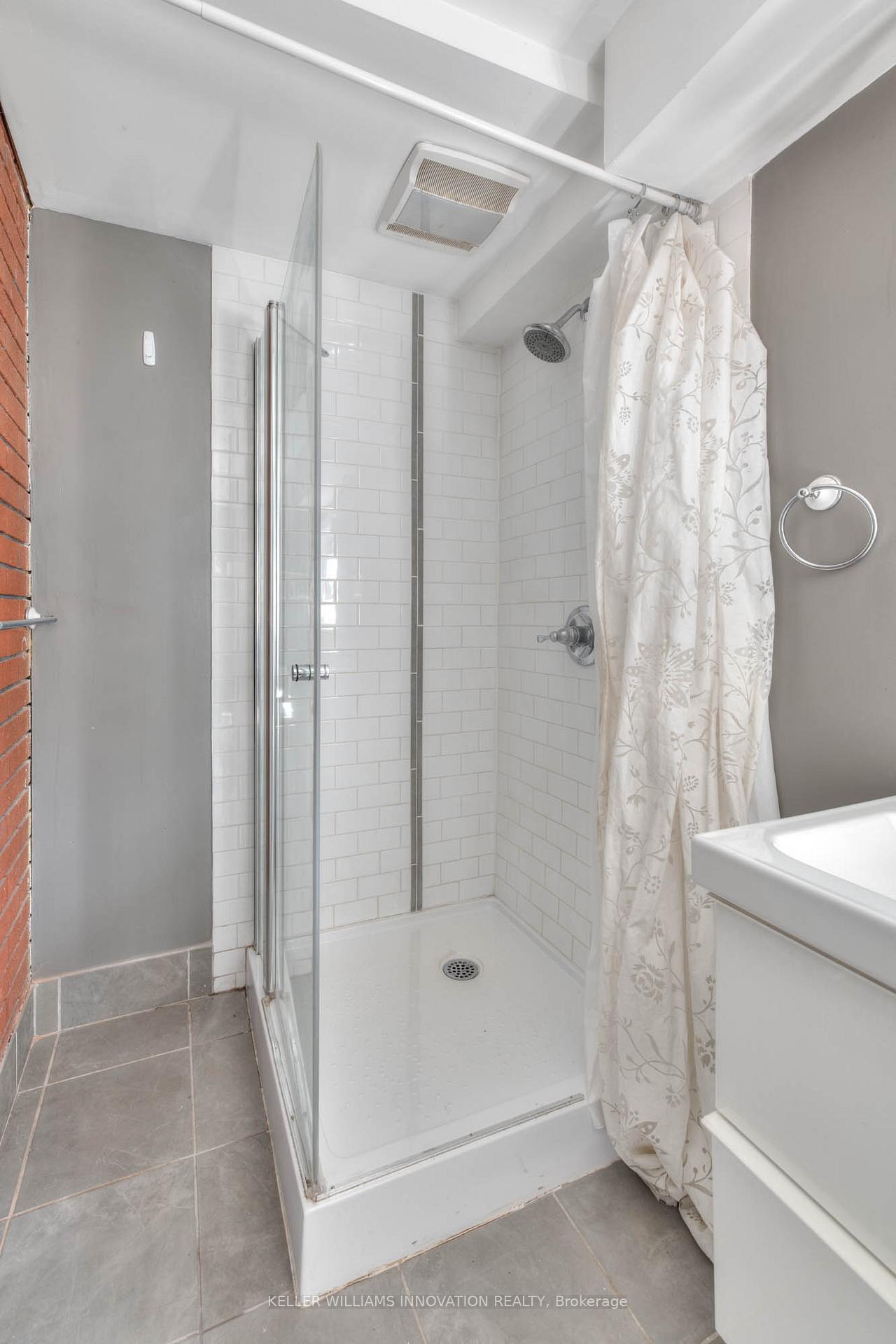 Photo 11 of 131 Cameron Street N, Kitchener — HOMEH