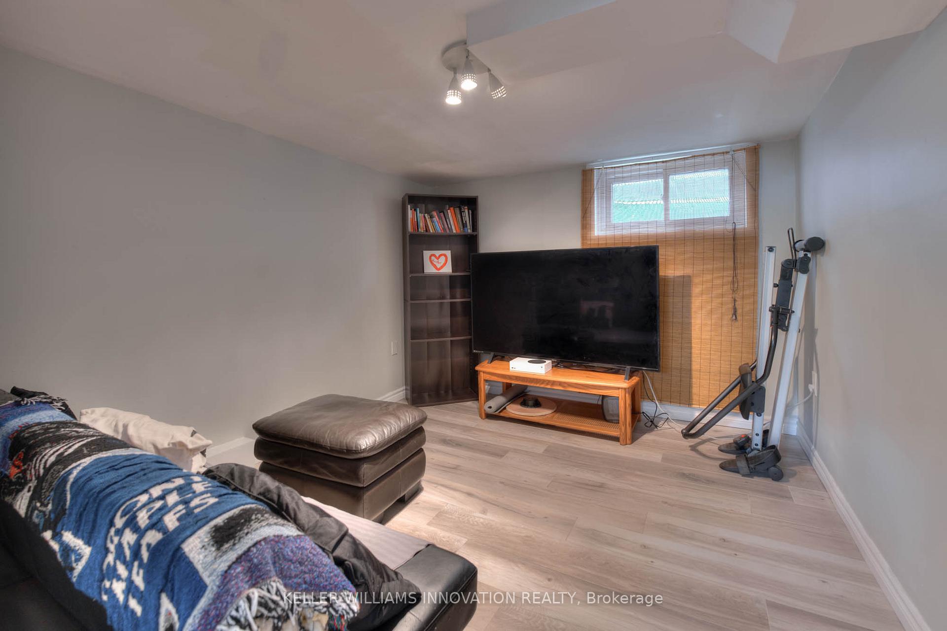 Photo 32 of 131 Cameron Street N, Kitchener — HOMEH