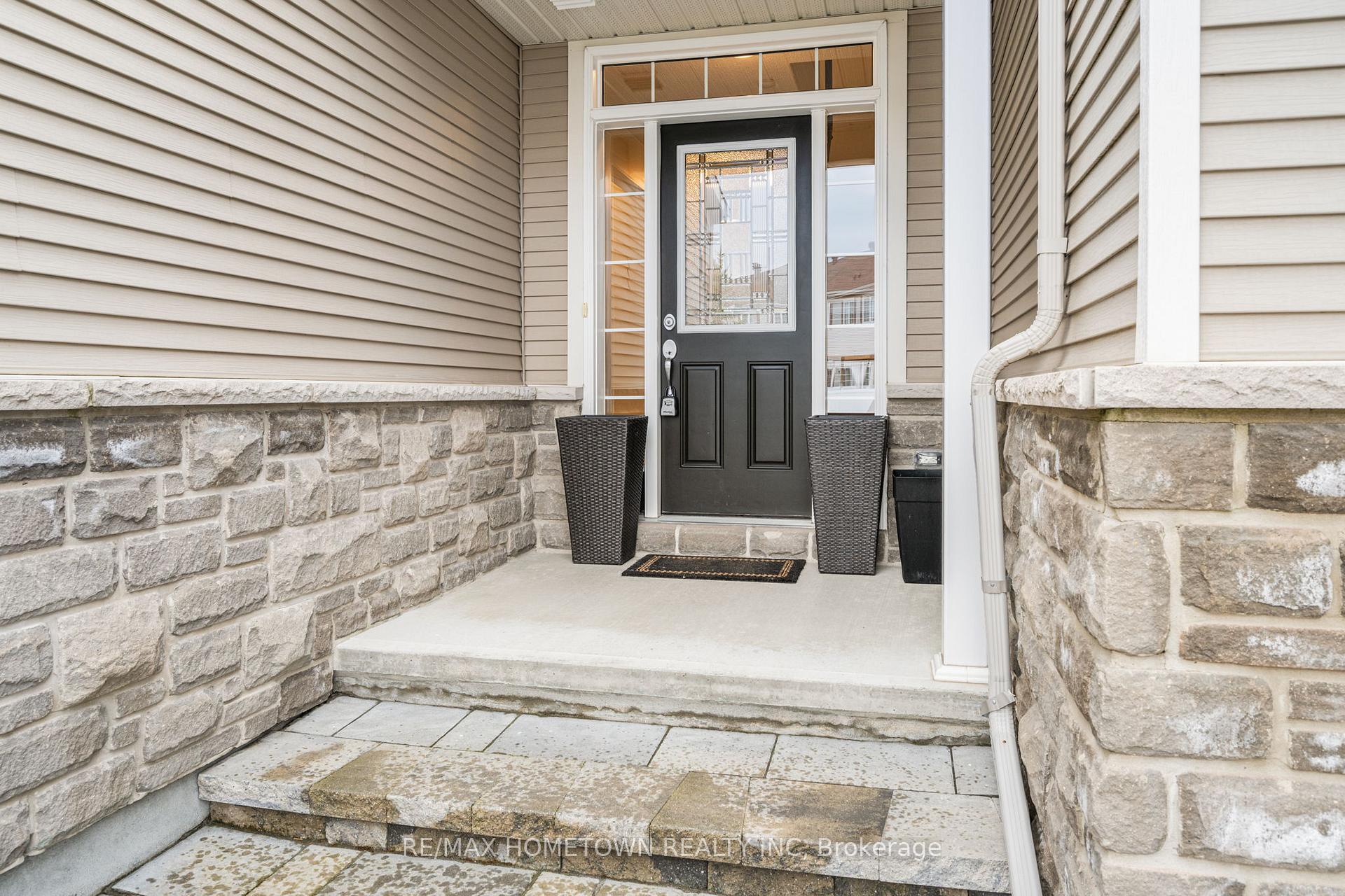Photo 3 of 596 Barrick Hill Road, Ottawa, Kanata - Emerald Meadows/Trailwest — HOMEH
