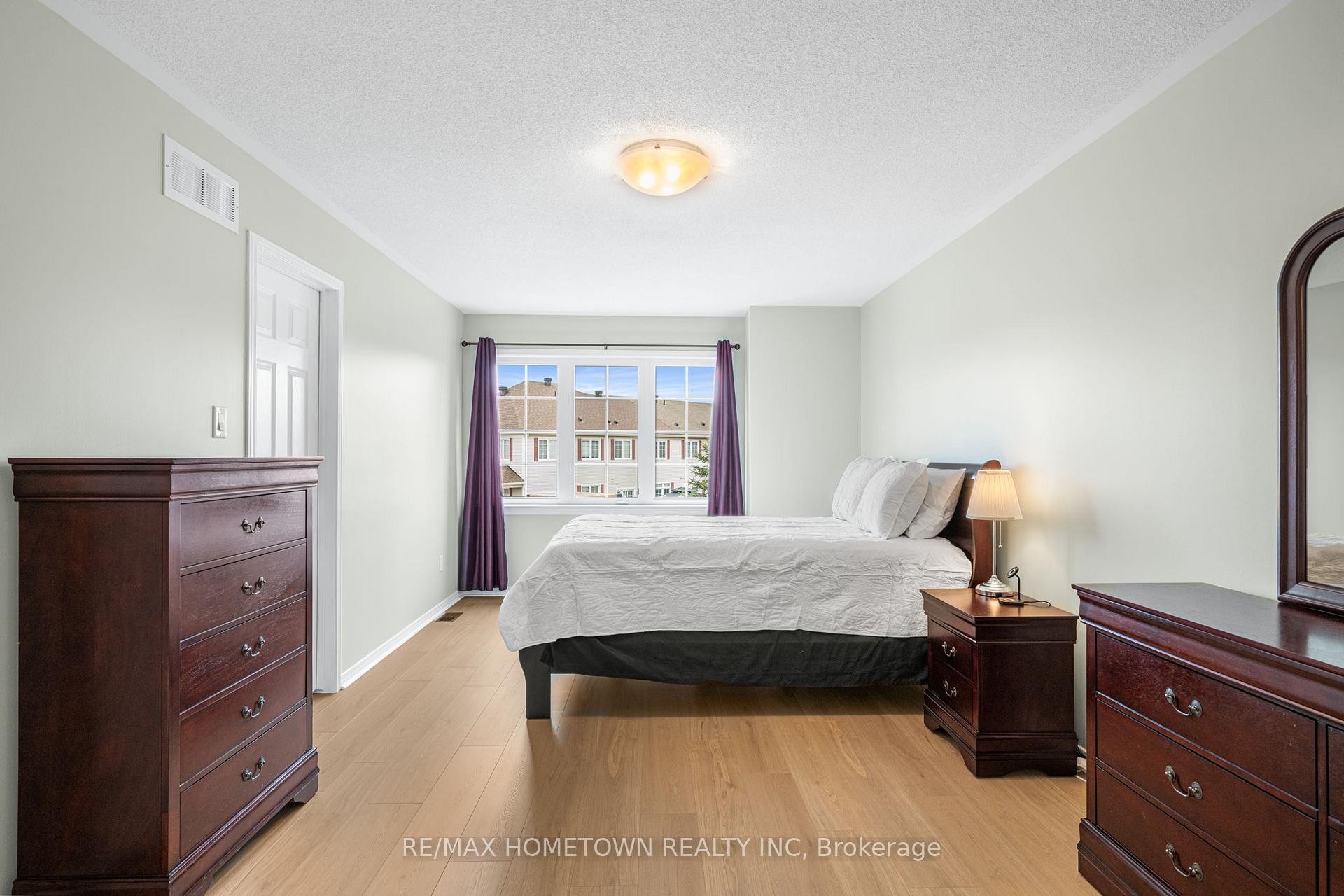 Photo 16 of 596 Barrick Hill Road, Ottawa, Kanata - Emerald Meadows/Trailwest — HOMEH