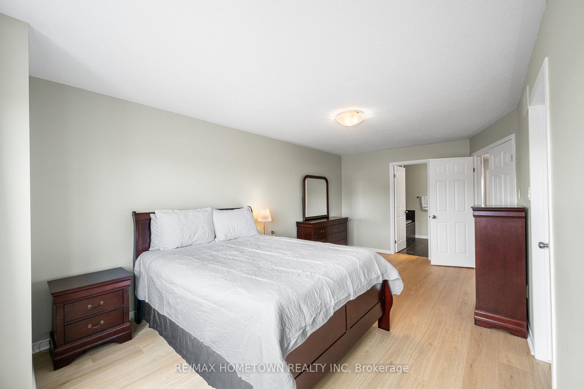Photo 17 of 596 Barrick Hill Road, Ottawa, Kanata - Emerald Meadows/Trailwest — HOMEH
