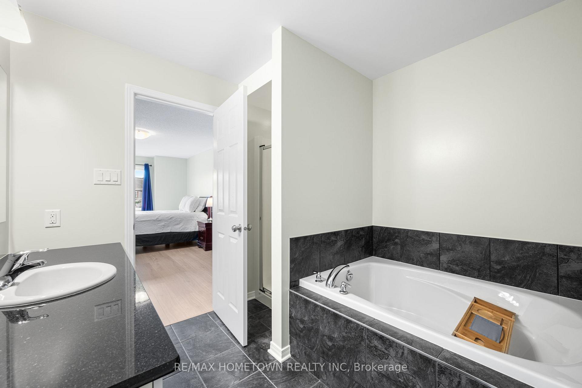 Photo 21 of 596 Barrick Hill Road, Ottawa, Kanata - Emerald Meadows/Trailwest — HOMEH