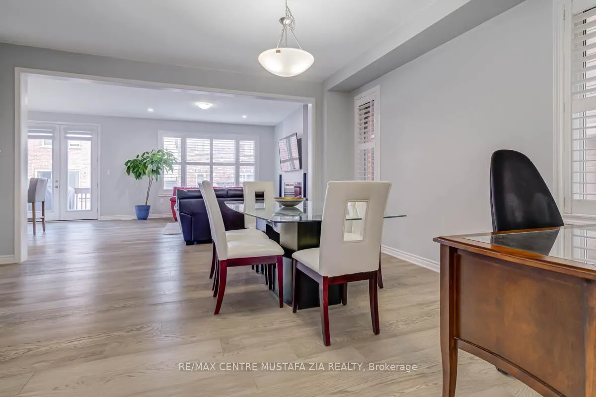 Photo 3 of 688 Kennedy Circle W, Milton, Cobban — HOMEH