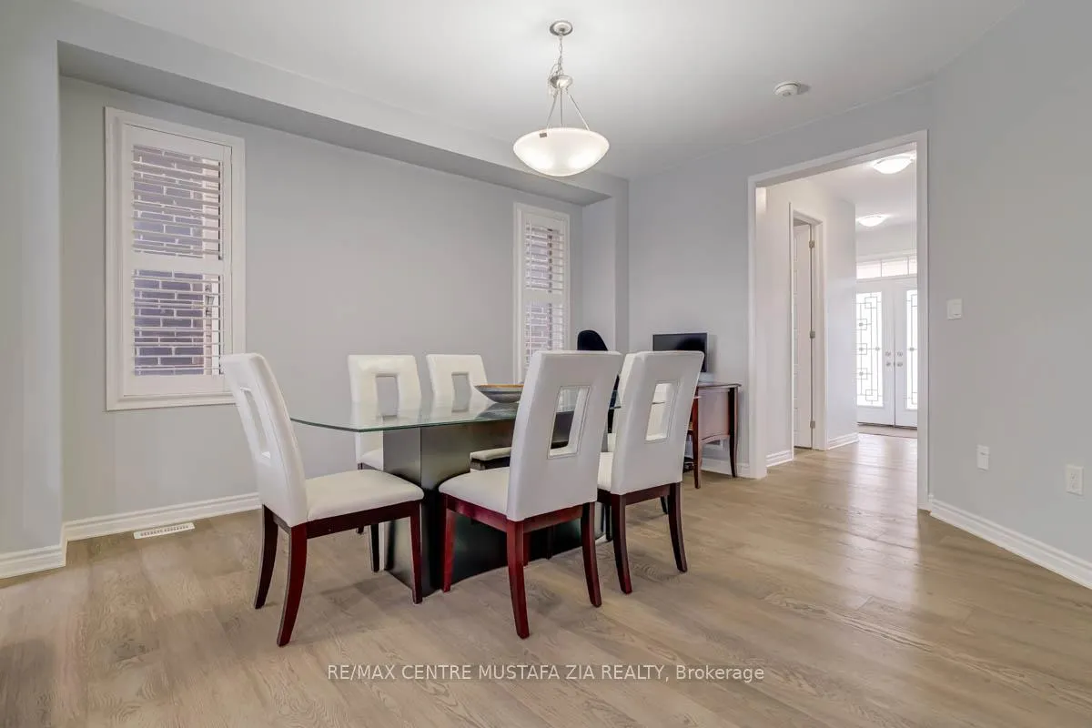 Photo 4 of 688 Kennedy Circle W, Milton, Cobban — HOMEH