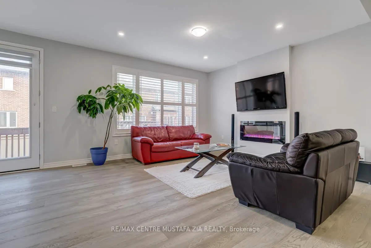 Photo 5 of 688 Kennedy Circle W, Milton, Cobban — HOMEH
