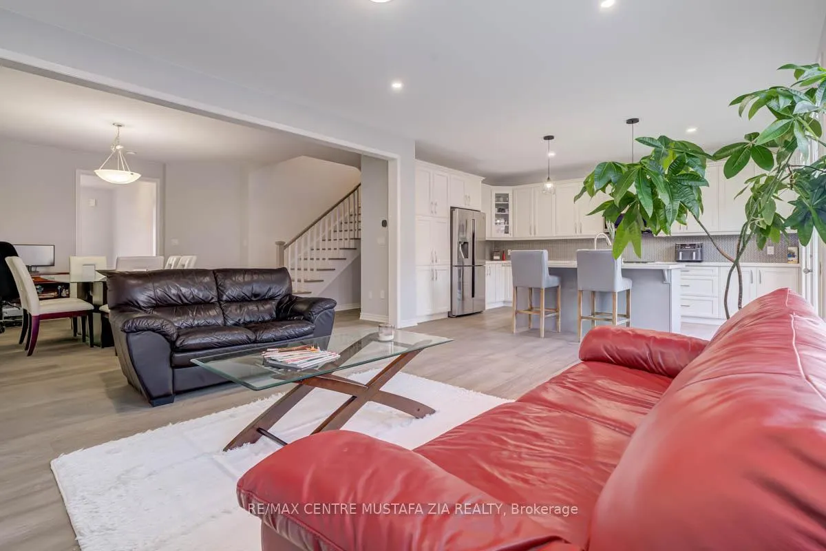 Photo 6 of 688 Kennedy Circle W, Milton, Cobban — HOMEH