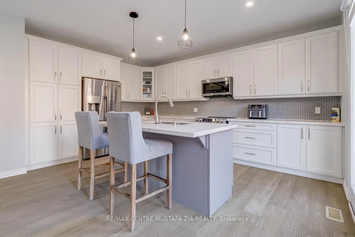 Photo 7 of 688 Kennedy Circle W, Milton, Cobban — HOMEH