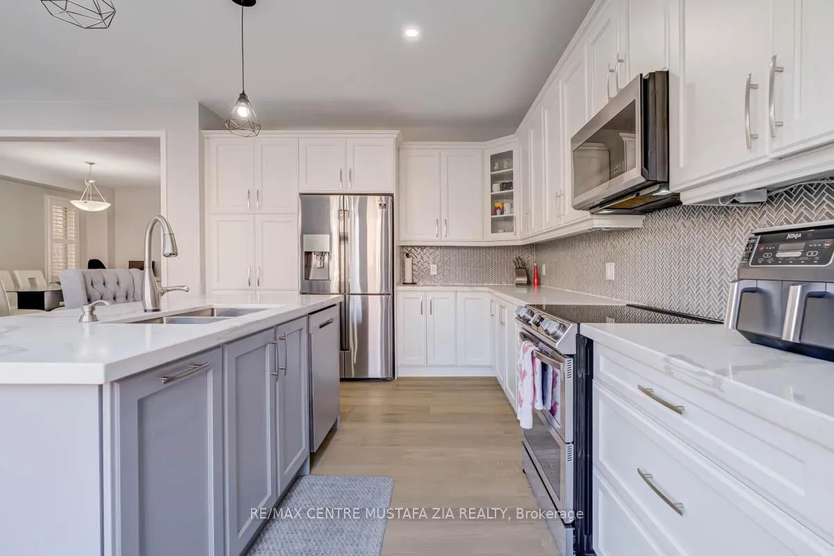 Photo 9 of 688 Kennedy Circle W, Milton, Cobban — HOMEH