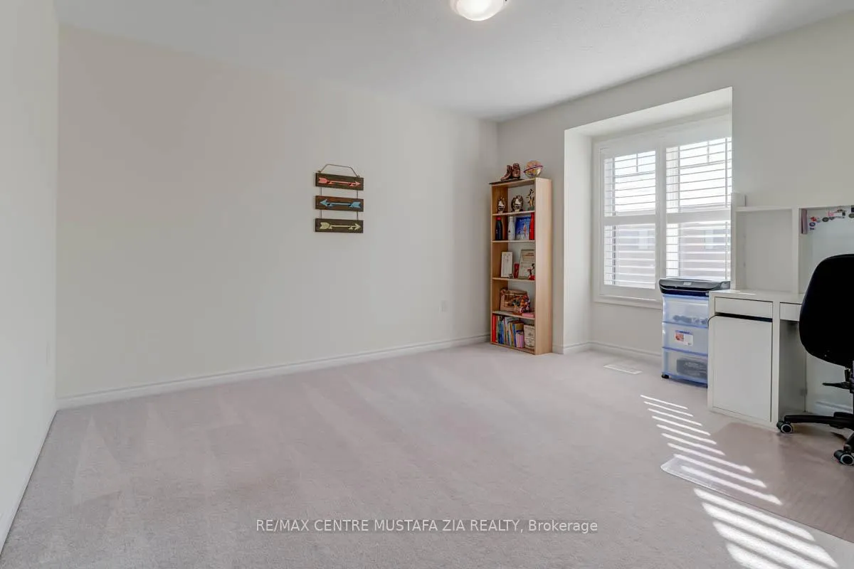 Photo 18 of 688 Kennedy Circle W, Milton, Cobban — HOMEH