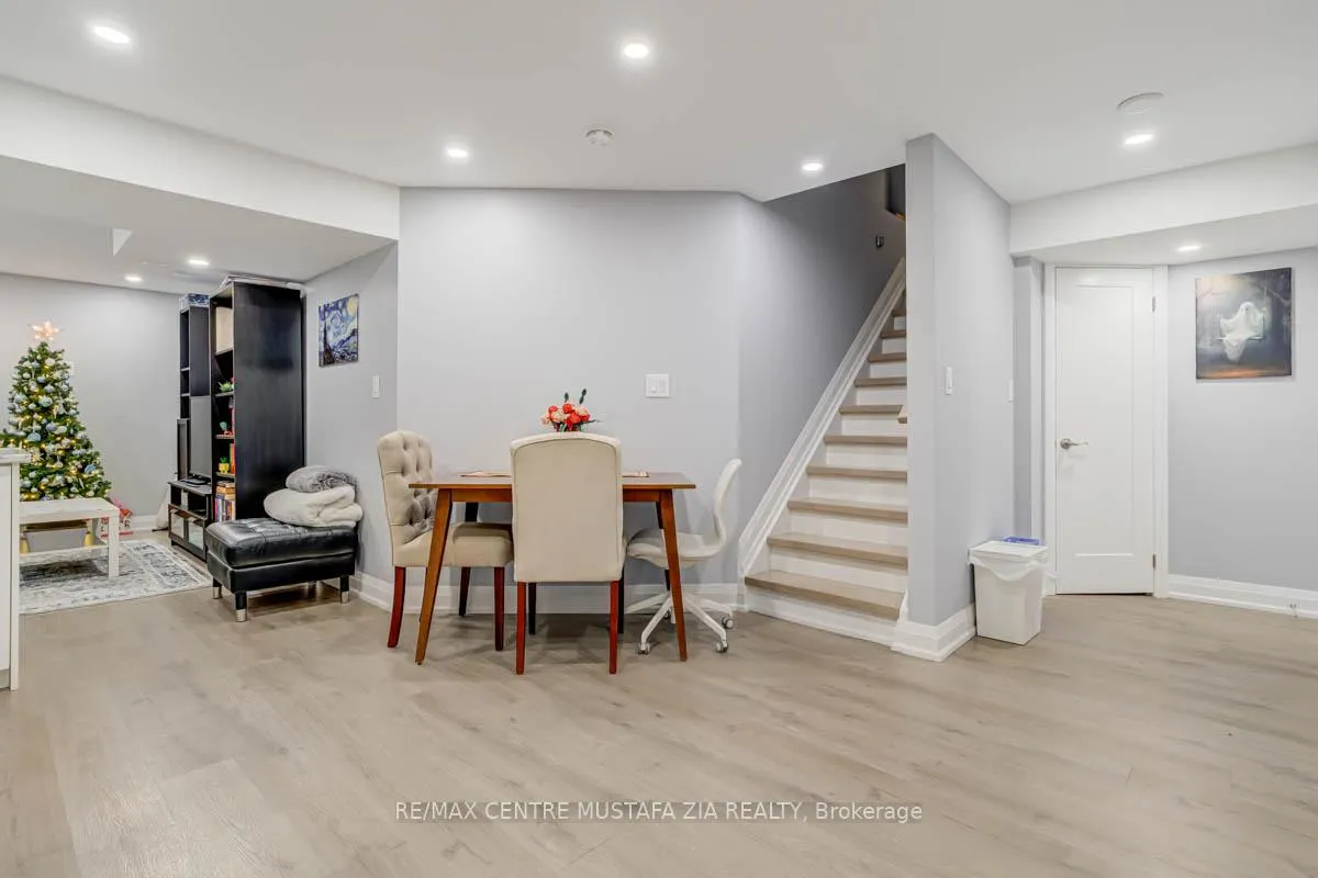 Photo 26 of 688 Kennedy Circle W, Milton, Cobban — HOMEH