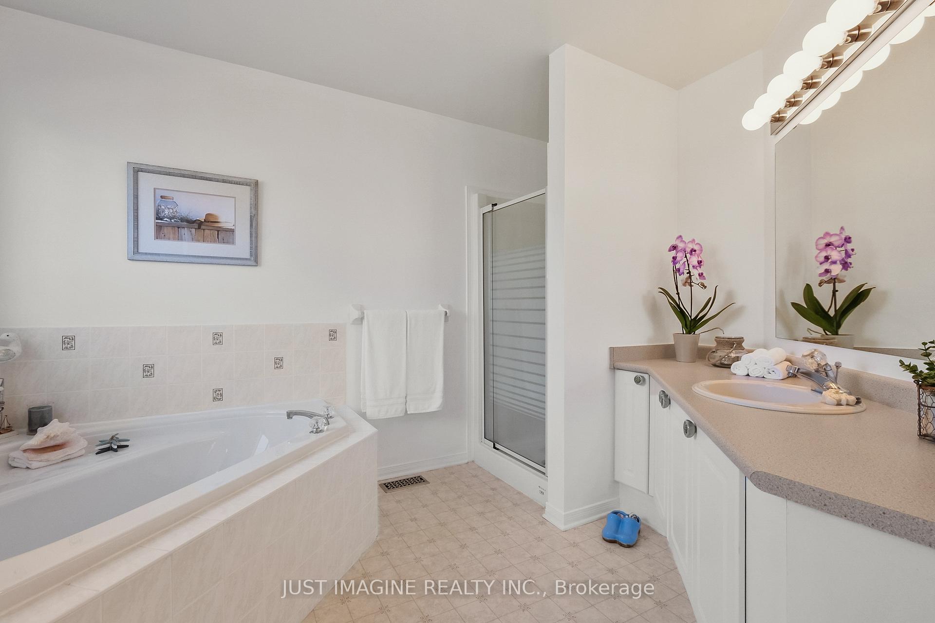 Photo 34 of 57 Hemlo Crescent, Ottawa, Kanata - Kanata Lakes/Heritage Hills — HOMEH