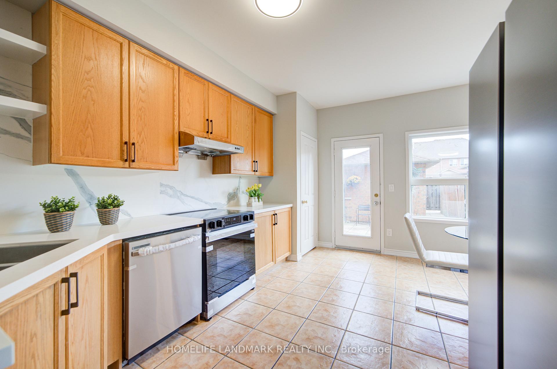 Photo 13 of 27 Bur Oak Avenue, Markham, Berczy — HOMEH