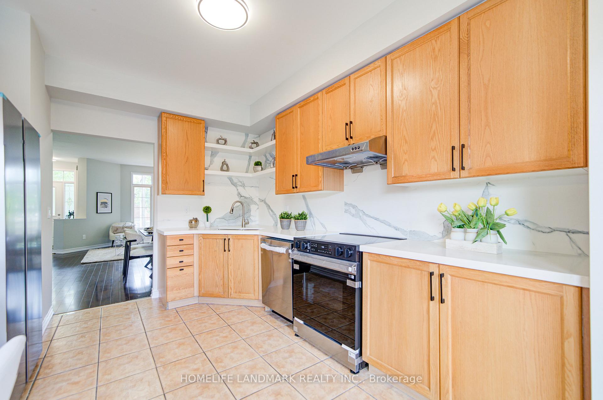Photo 14 of 27 Bur Oak Avenue, Markham, Berczy — HOMEH