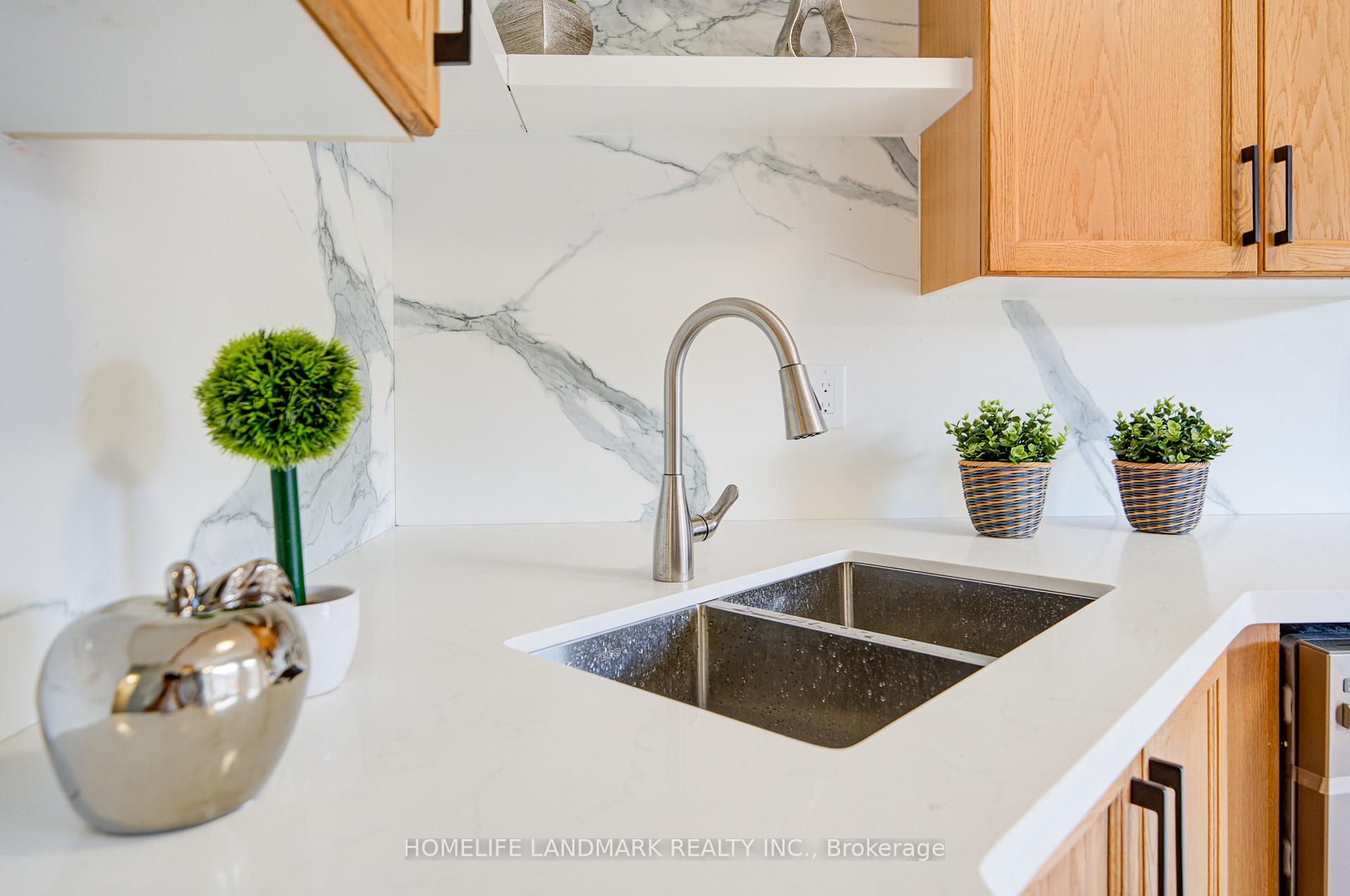 Photo 17 of 27 Bur Oak Avenue, Markham, Berczy — HOMEH