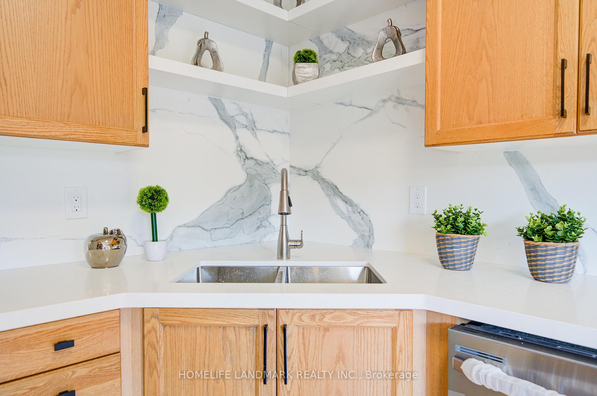 Photo 18 of 27 Bur Oak Avenue, Markham, Berczy — HOMEH