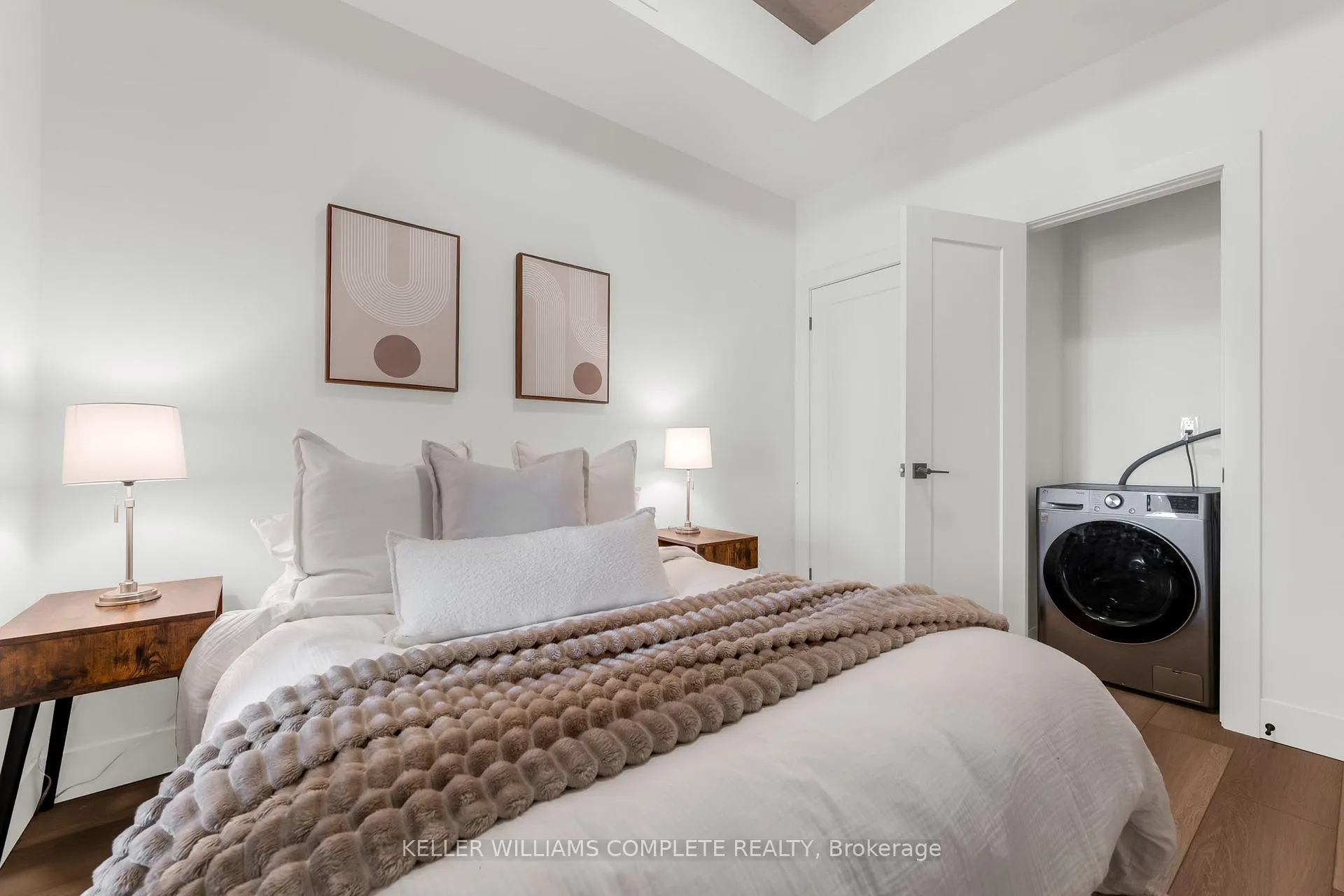 Photo 10 of Unit 406, 24 Augusta Street, Hamilton, Corktown — HOMEH
