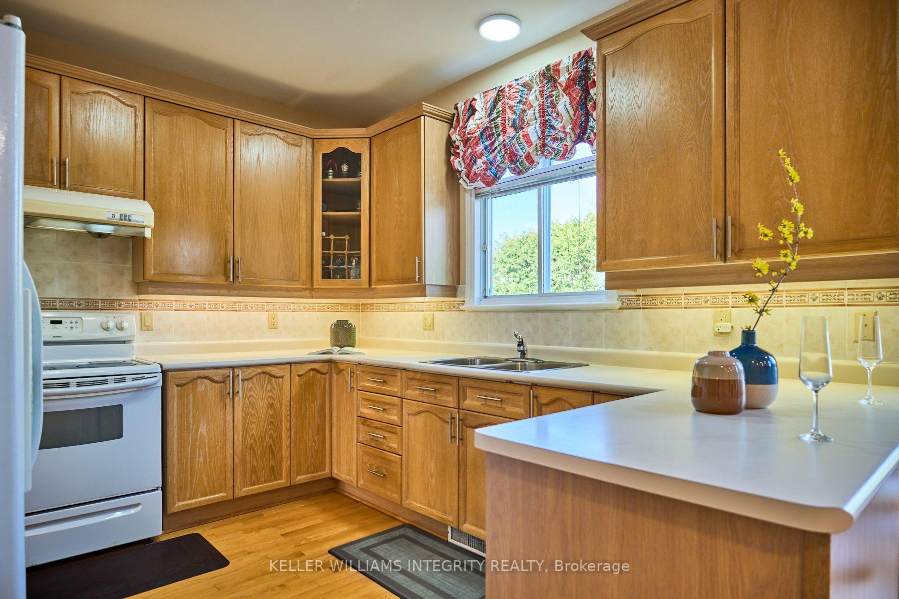 Photo 12 of 28 Evanshen Crescent, Ottawa, Kanata - Kanata Lakes/Heritage Hills — HOMEH