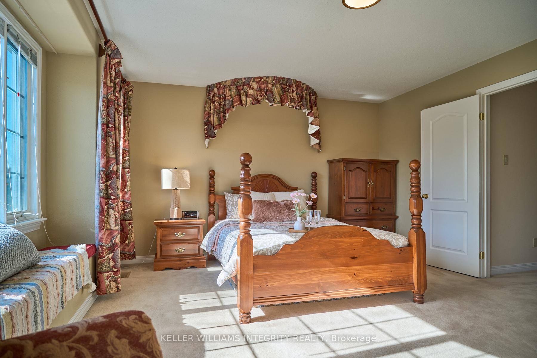 Photo 23 of 28 Evanshen Crescent, Ottawa, Kanata - Kanata Lakes/Heritage Hills — HOMEH