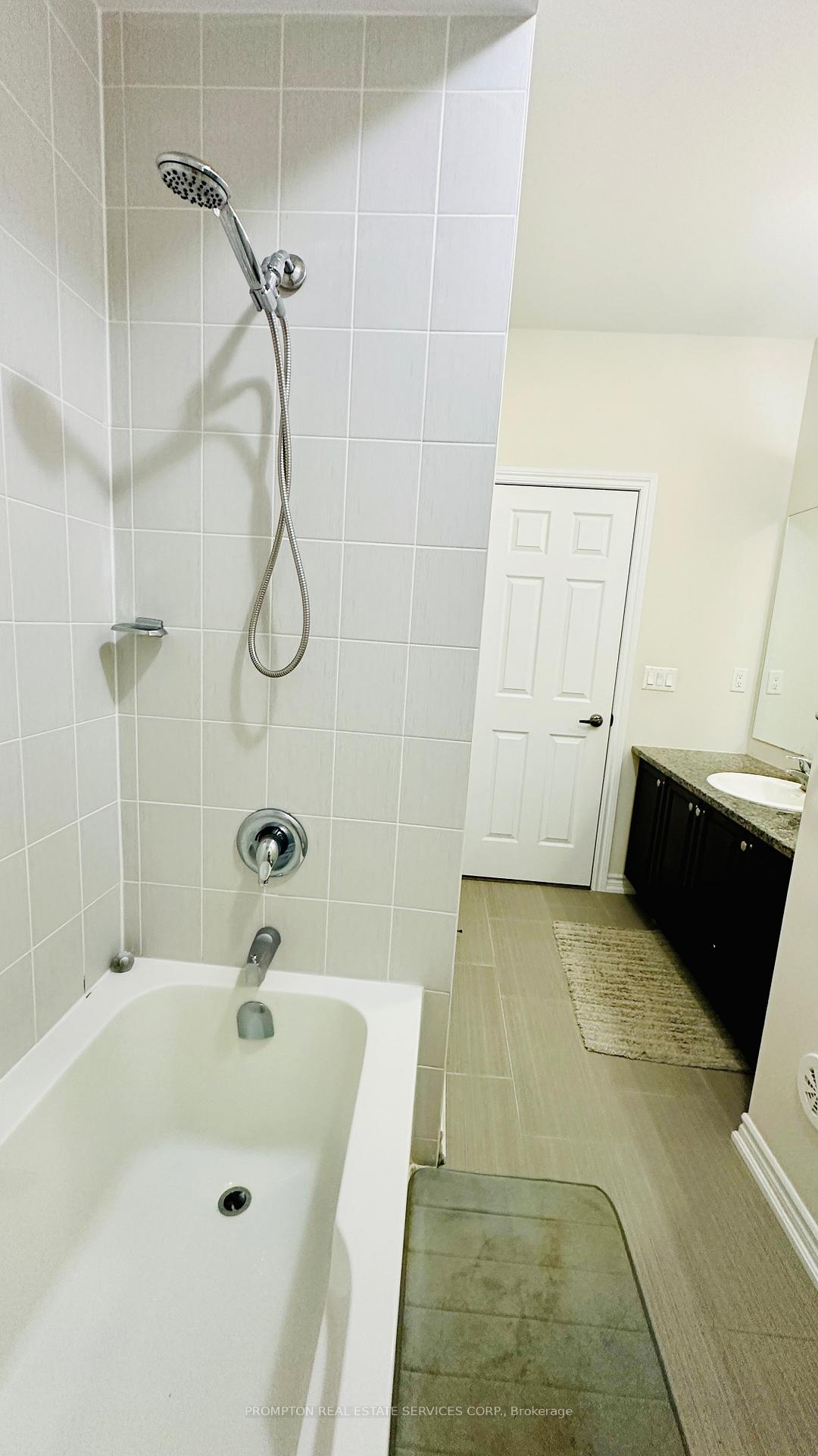 Photo 18 of 20 Isabella Peach Drive, Markham, Victoria Square — HOMEH