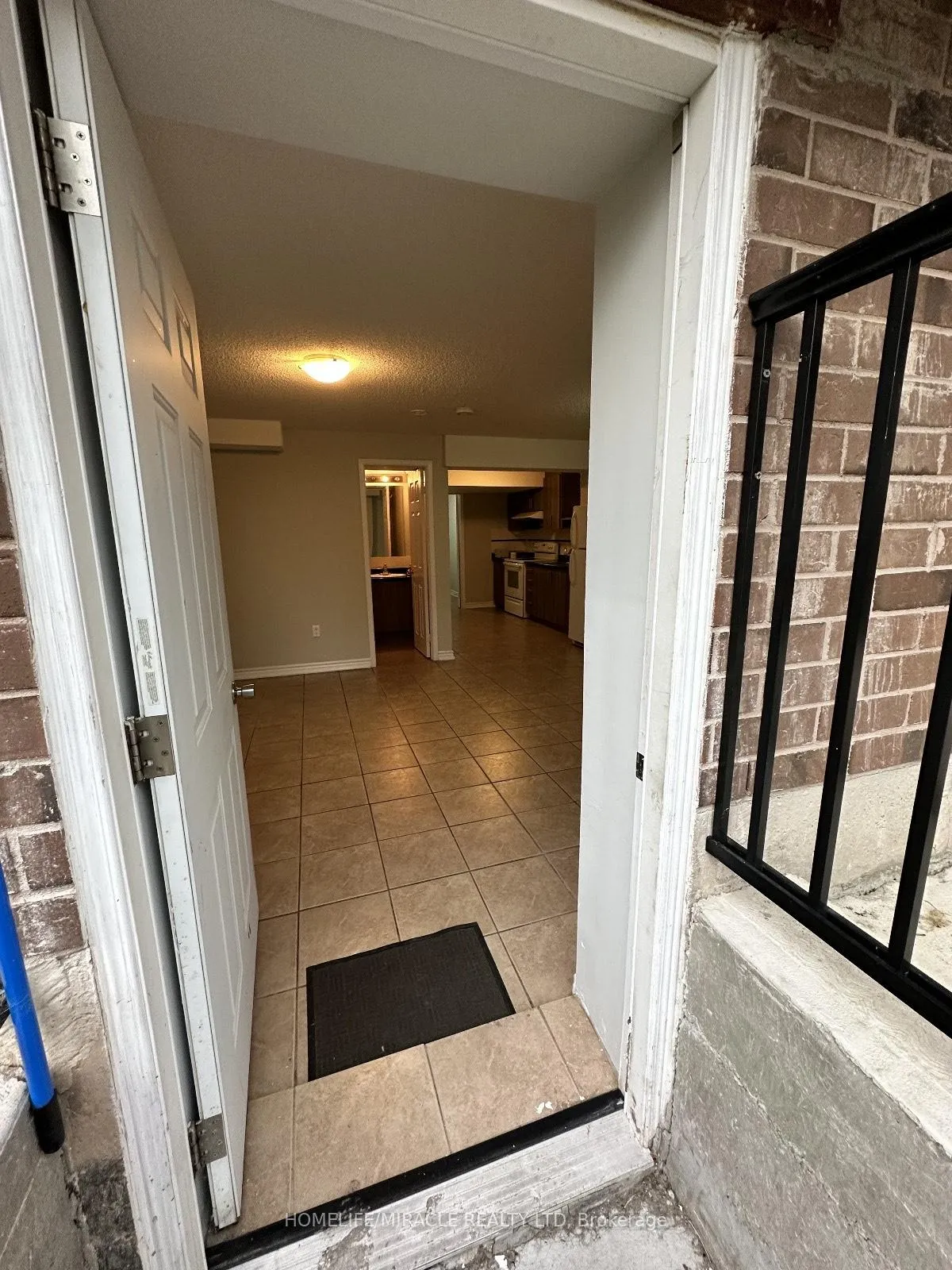 Front of Unit Basement, 350 Kincardine Terrace