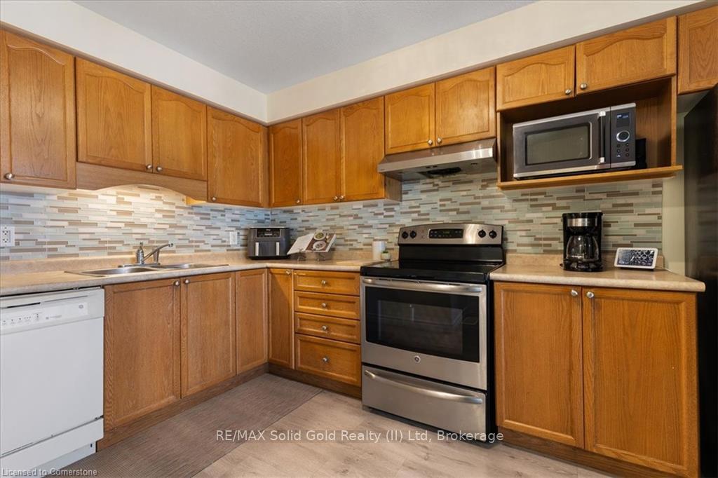 Photo 8 of 80 Ralgreen Crescent, Kitchener — HOMEH