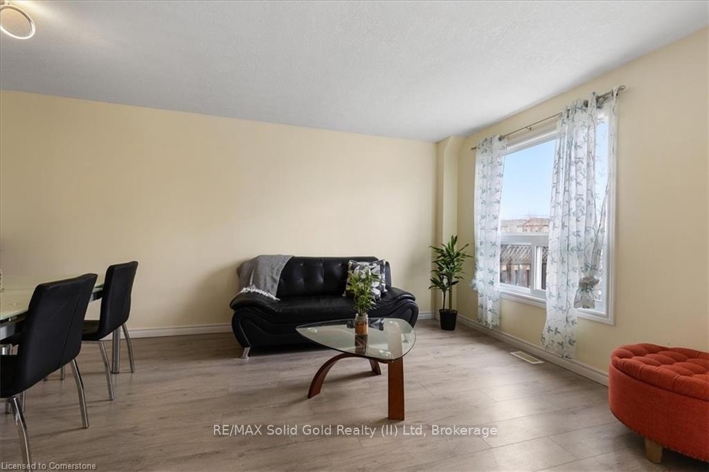 Photo 12 of 80 Ralgreen Crescent, Kitchener — HOMEH