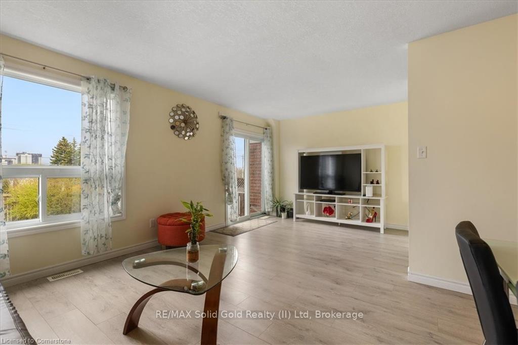 Photo 16 of 80 Ralgreen Crescent, Kitchener — HOMEH