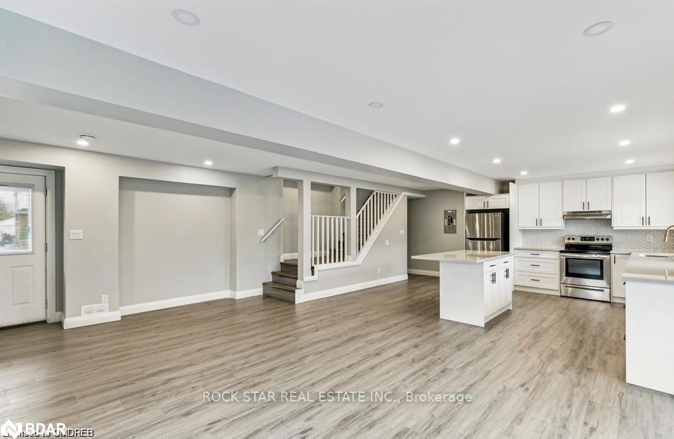 Photo 3 of Unit Unit B, 131 Bell Avenue, Hamilton, Bartonville — HOMEH