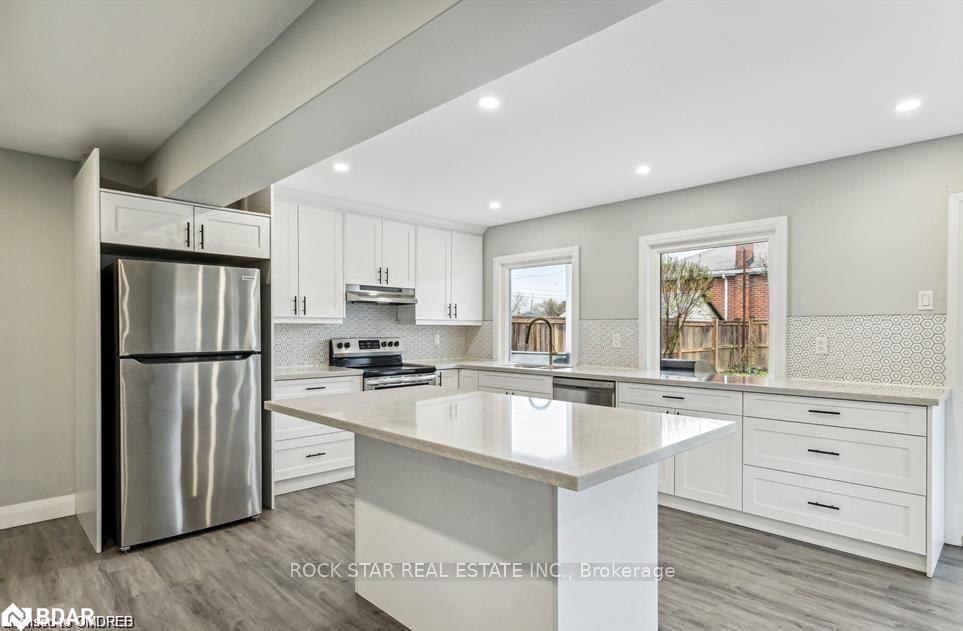 Photo 4 of Unit Unit B, 131 Bell Avenue, Hamilton, Bartonville — HOMEH