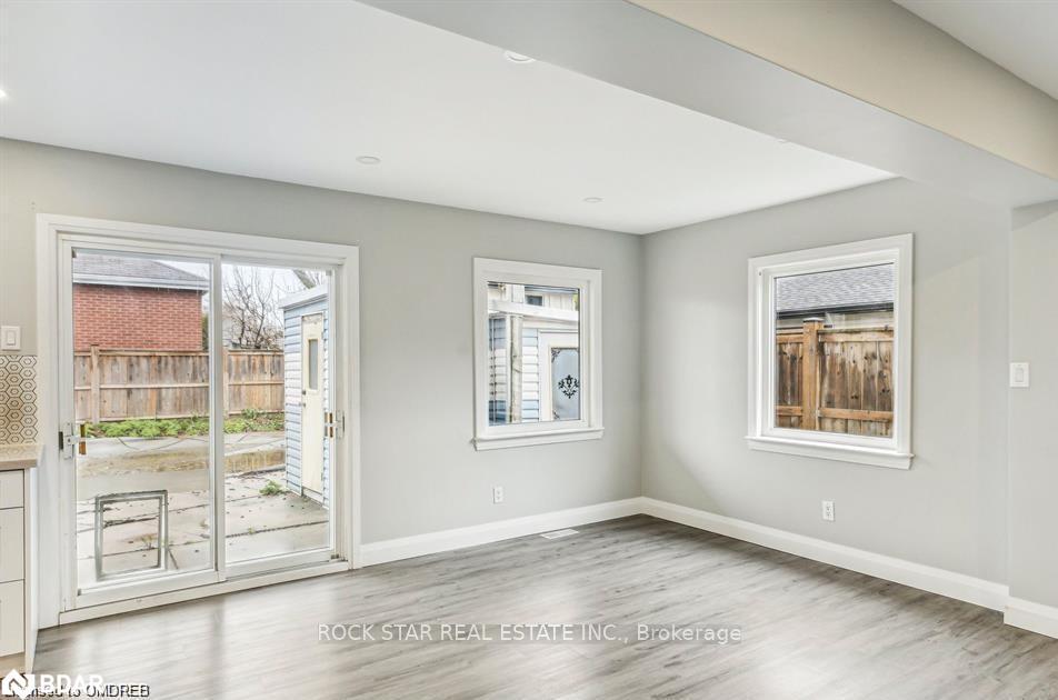 Photo 6 of Unit Unit B, 131 Bell Avenue, Hamilton, Bartonville — HOMEH