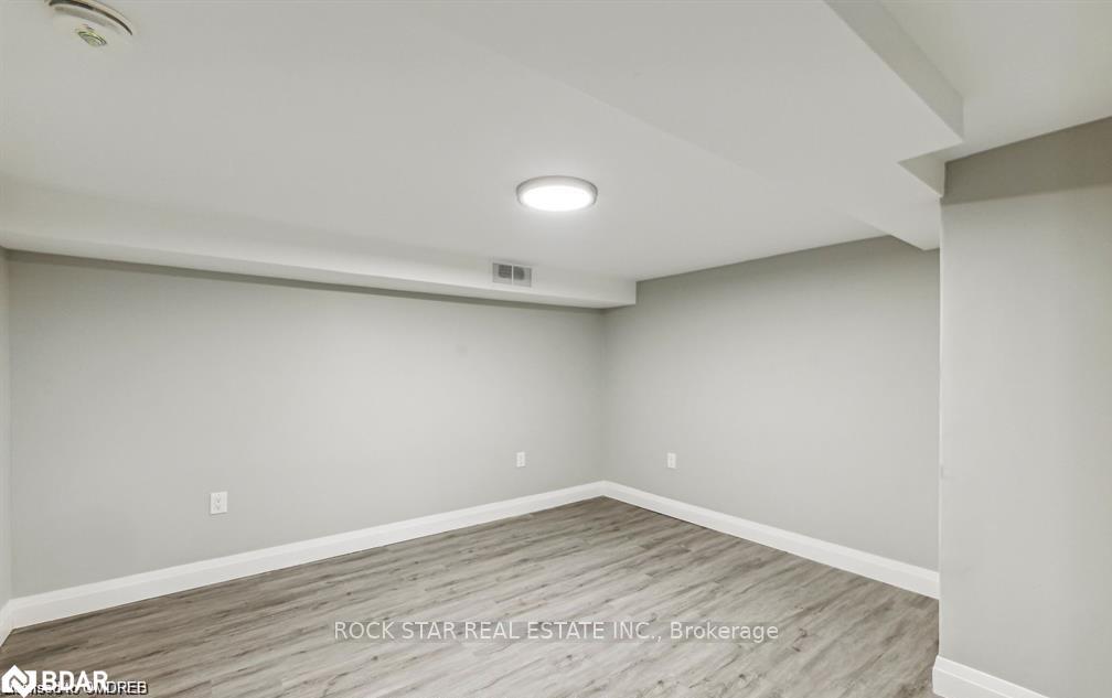 Photo 9 of Unit Unit B, 131 Bell Avenue, Hamilton, Bartonville — HOMEH